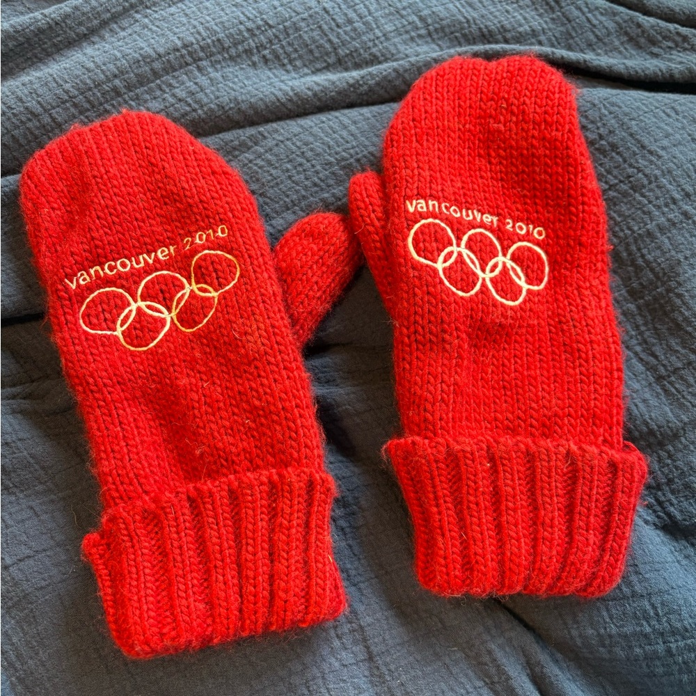 Red Vancouver 2010 Olympic Mittens